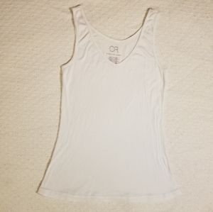 🦋 Charlotte Russe Flattering White V Neck Tank Top 🦋